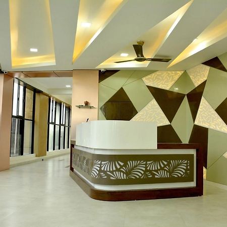 Hotel Tulip Plaza Ahmedabad Eksteriør billede