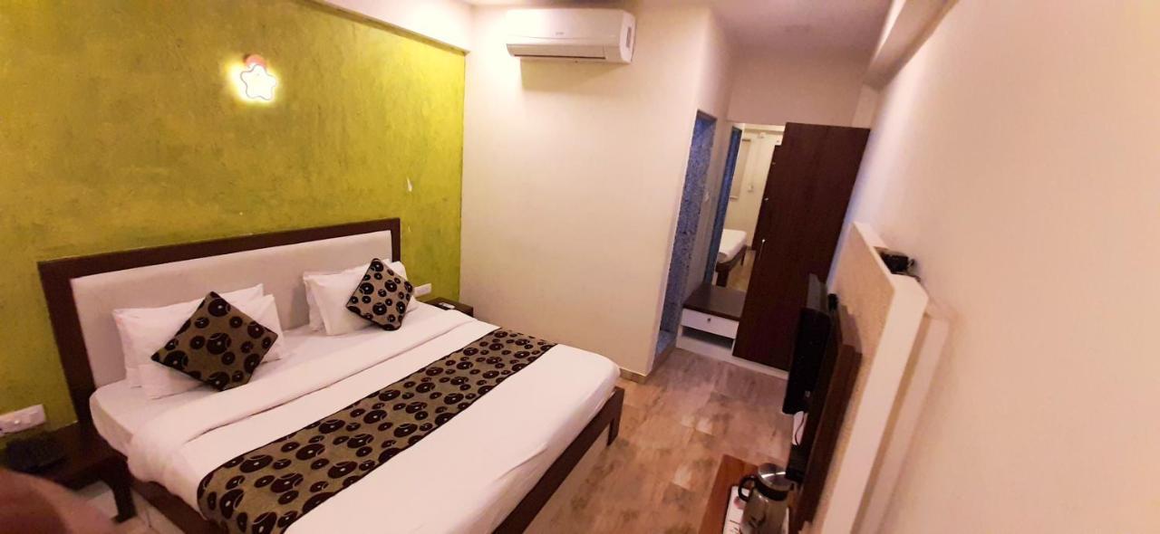 Hotel Tulip Plaza Ahmedabad Eksteriør billede