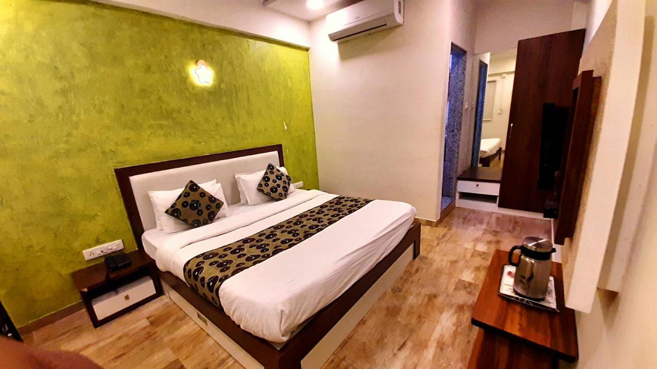 Hotel Tulip Plaza Ahmedabad Eksteriør billede
