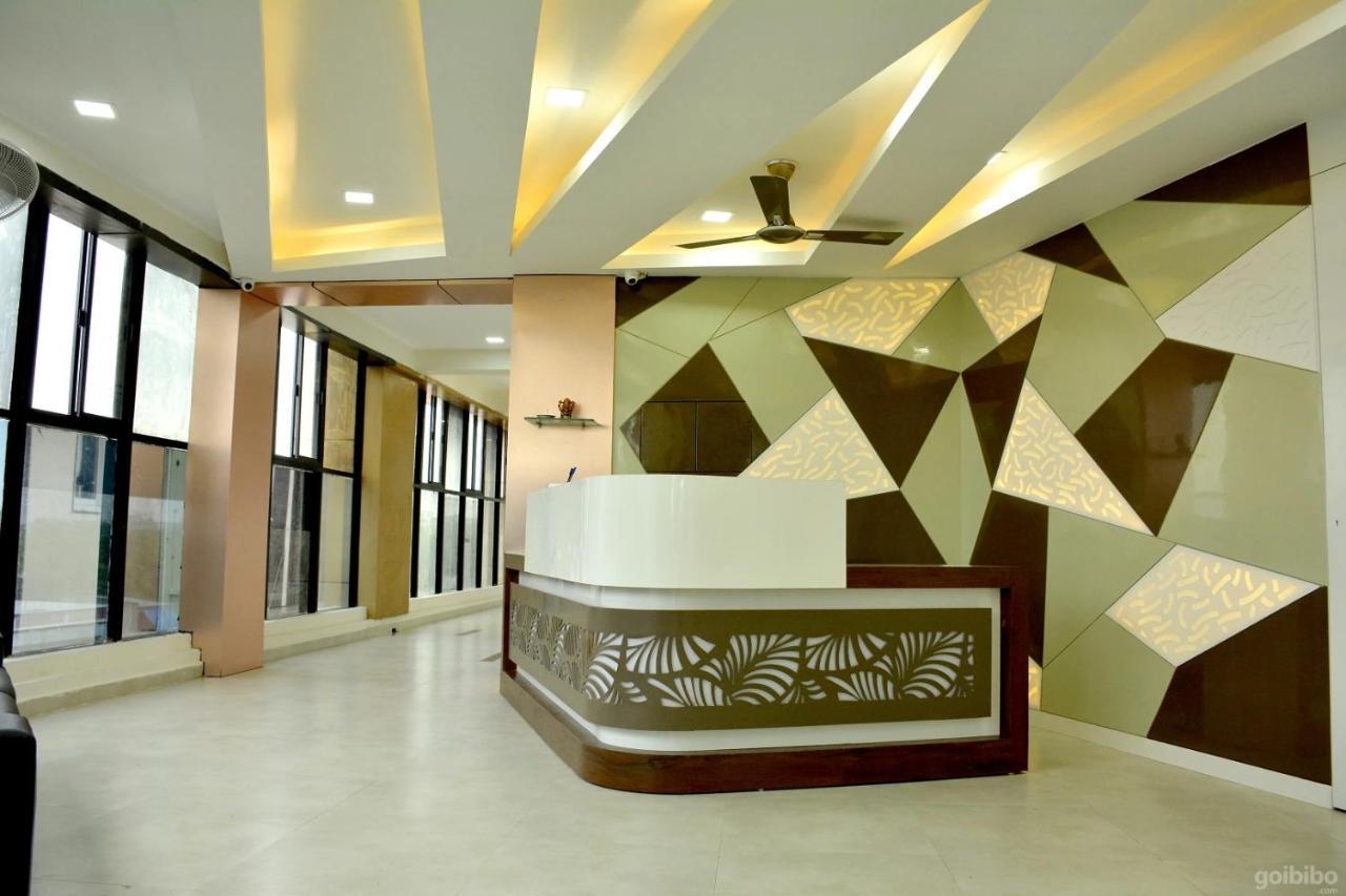 Hotel Tulip Plaza Ahmedabad Eksteriør billede