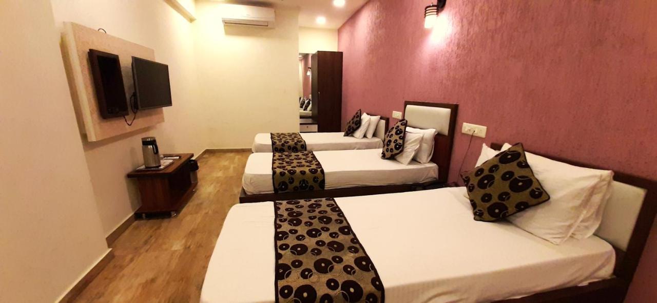 Hotel Tulip Plaza Ahmedabad Eksteriør billede