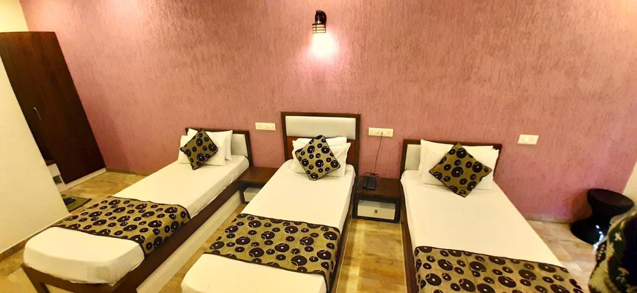 Hotel Tulip Plaza Ahmedabad Eksteriør billede