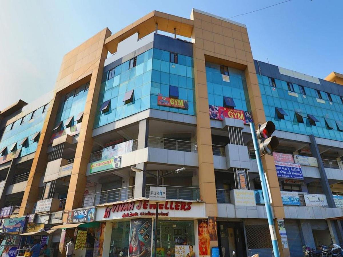 Hotel Tulip Plaza Ahmedabad Eksteriør billede